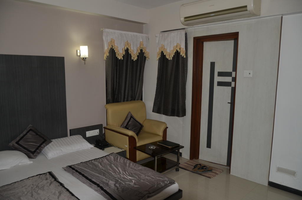 Capital O 978 Marshall The Hotel Ahmedabad Ngoại thất bức ảnh