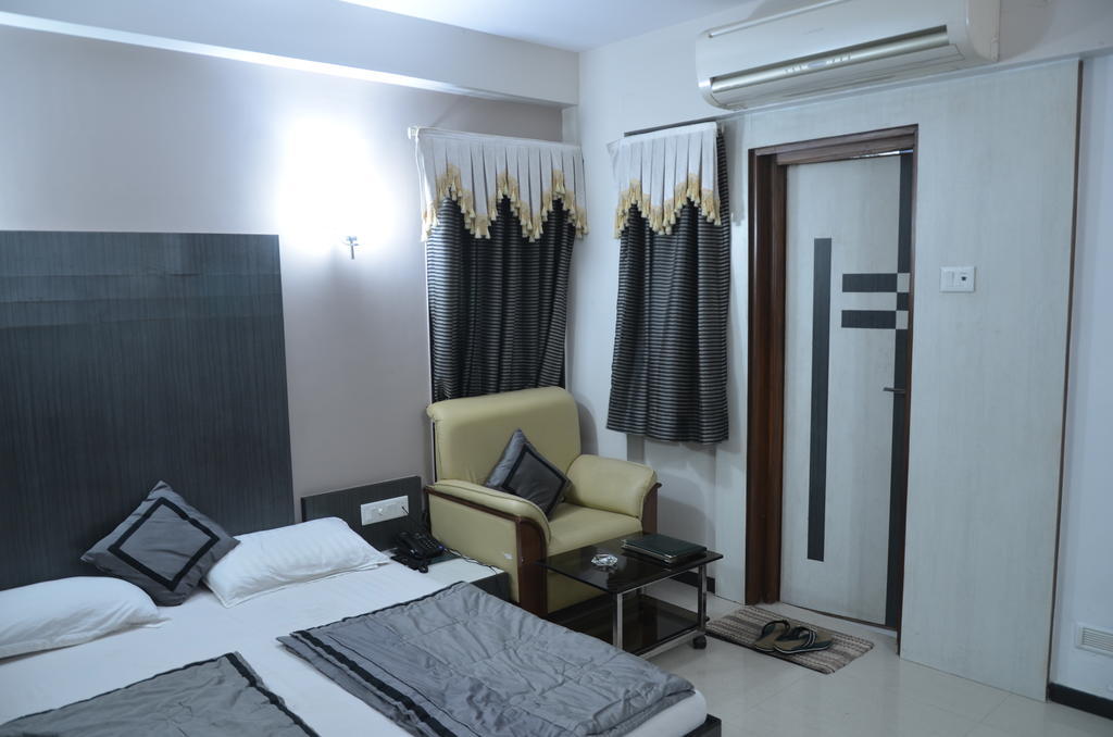 Capital O 978 Marshall The Hotel Ahmedabad Ngoại thất bức ảnh