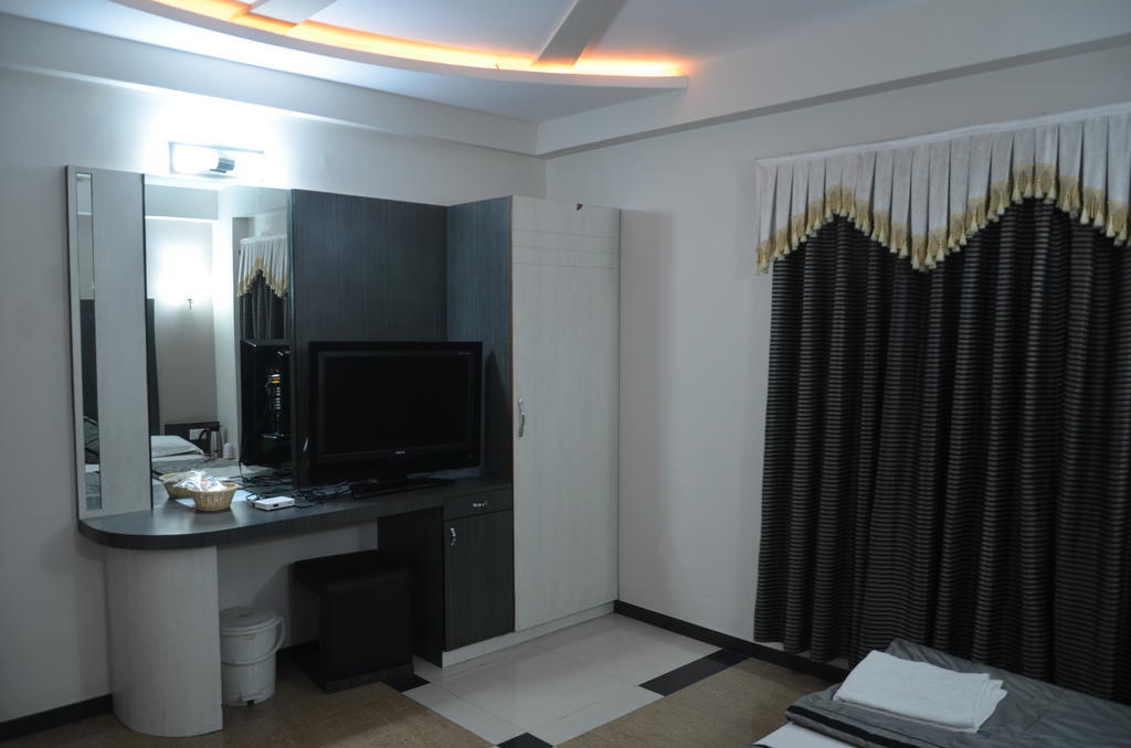 Capital O 978 Marshall The Hotel Ahmedabad Ngoại thất bức ảnh
