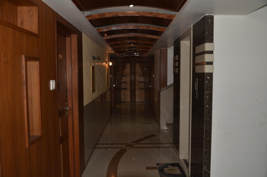 Capital O 978 Marshall The Hotel Ahmedabad Ngoại thất bức ảnh