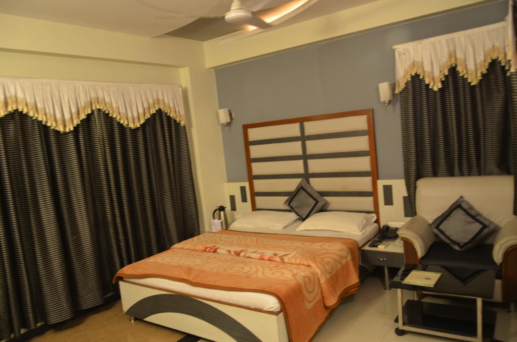 Capital O 978 Marshall The Hotel Ahmedabad Ngoại thất bức ảnh