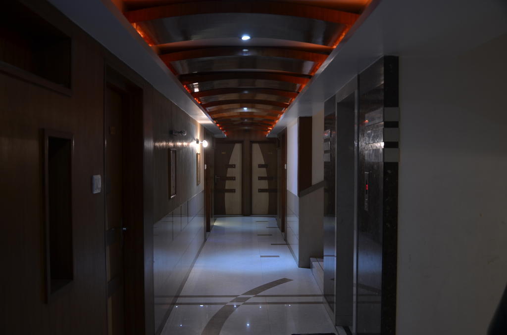 Capital O 978 Marshall The Hotel Ahmedabad Ngoại thất bức ảnh