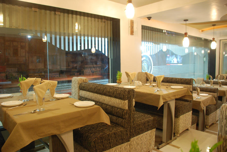 Capital O 978 Marshall The Hotel Ahmedabad Ngoại thất bức ảnh