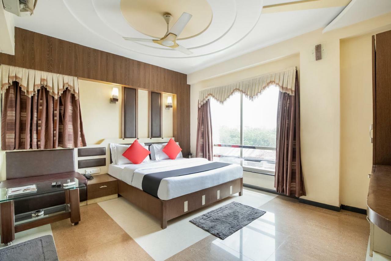Capital O 978 Marshall The Hotel Ahmedabad Ngoại thất bức ảnh