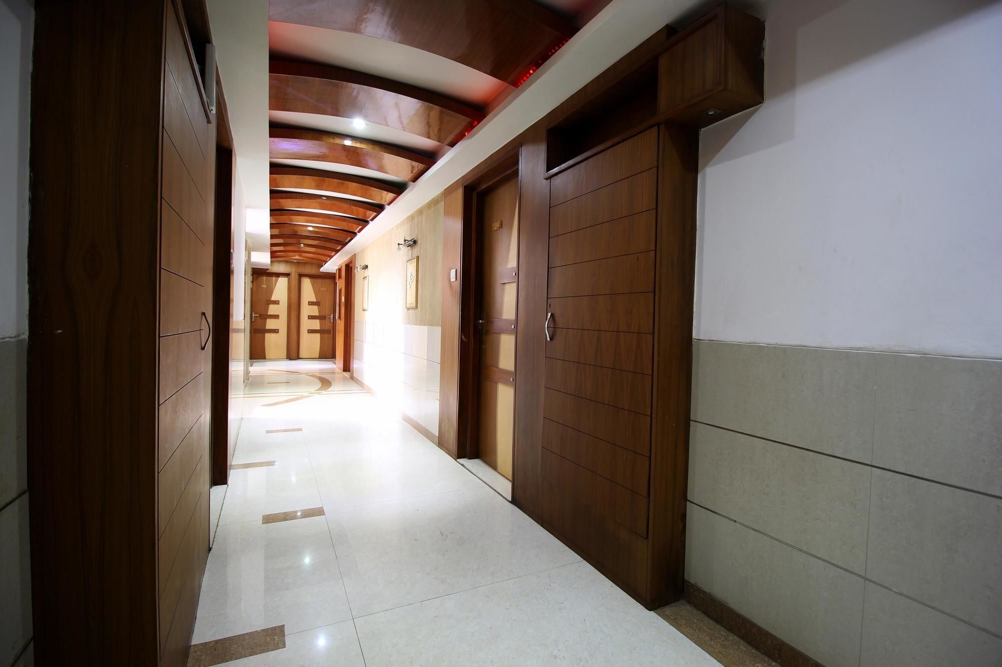 Capital O 978 Marshall The Hotel Ahmedabad Ngoại thất bức ảnh
