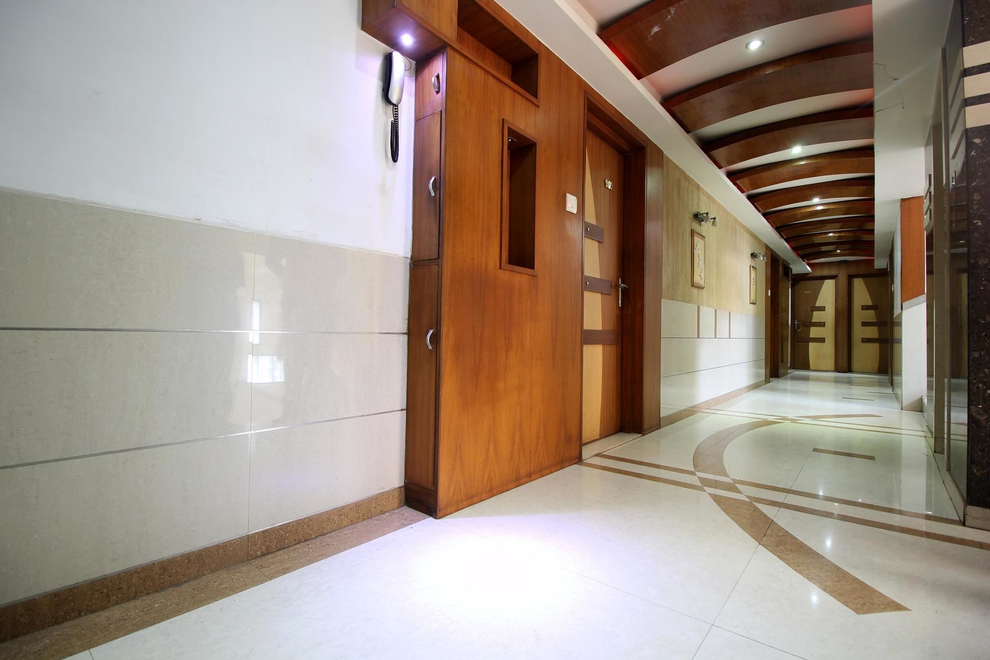 Capital O 978 Marshall The Hotel Ahmedabad Ngoại thất bức ảnh