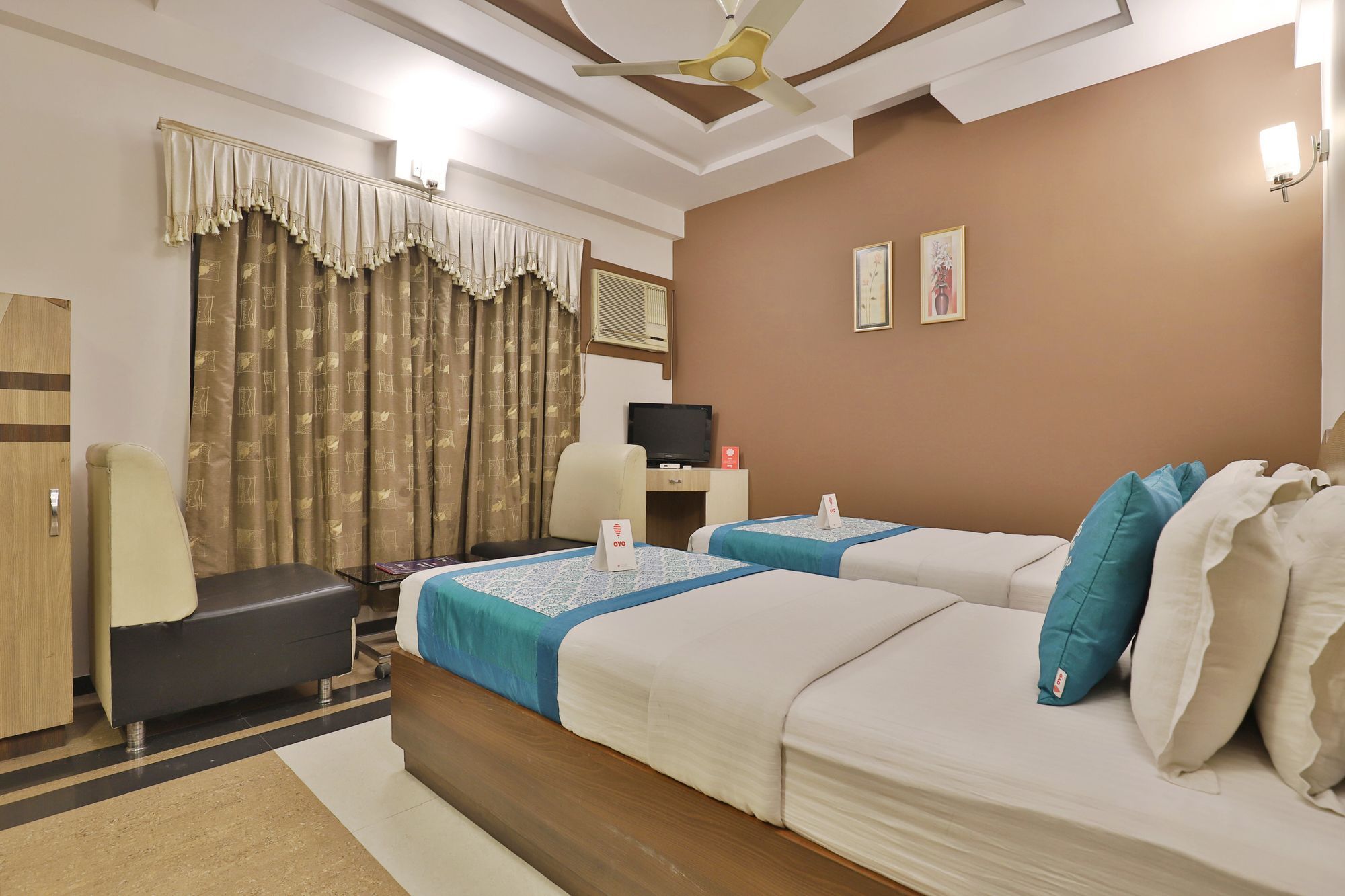 Capital O 978 Marshall The Hotel Ahmedabad Ngoại thất bức ảnh